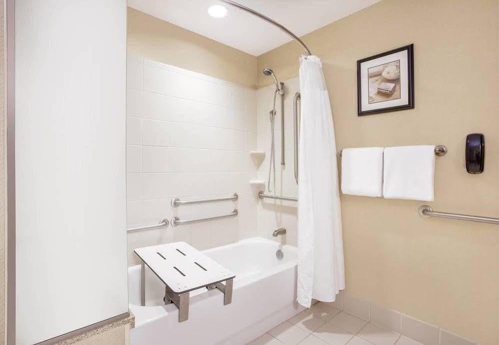 Courtyard Lancaster Ξενοδοχείο Fertility Εξωτερικό φωτογραφία