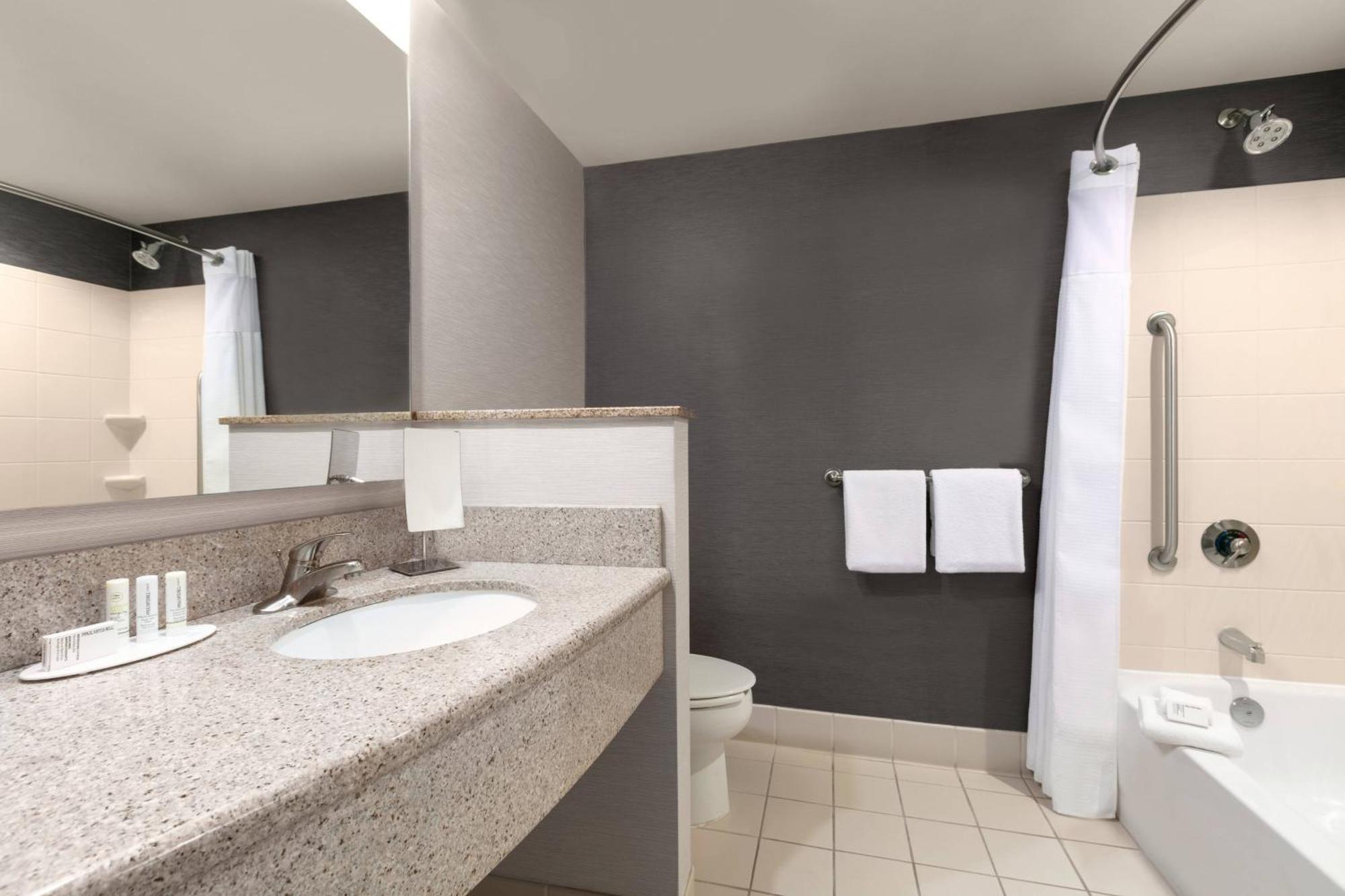 Courtyard Lancaster Ξενοδοχείο Fertility Εξωτερικό φωτογραφία