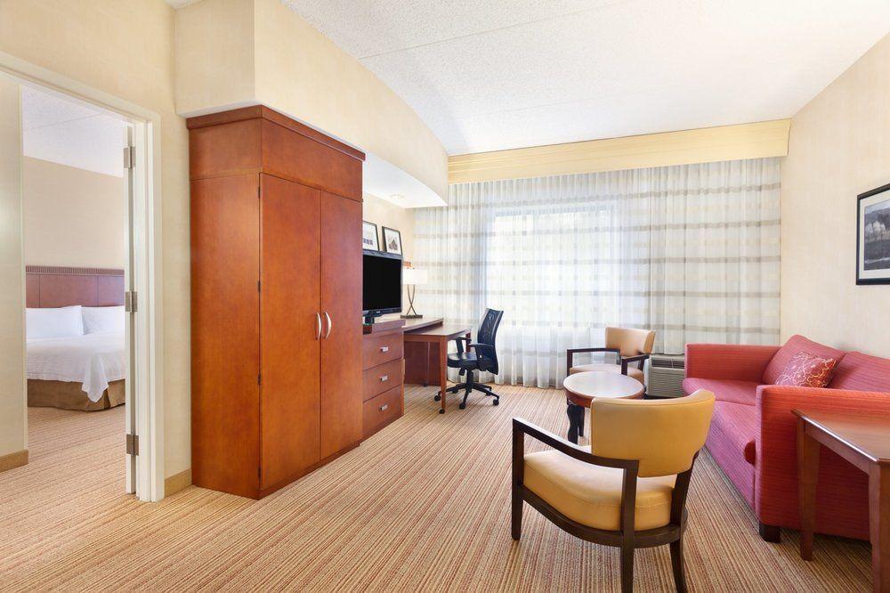 Courtyard Lancaster Ξενοδοχείο Fertility Εξωτερικό φωτογραφία