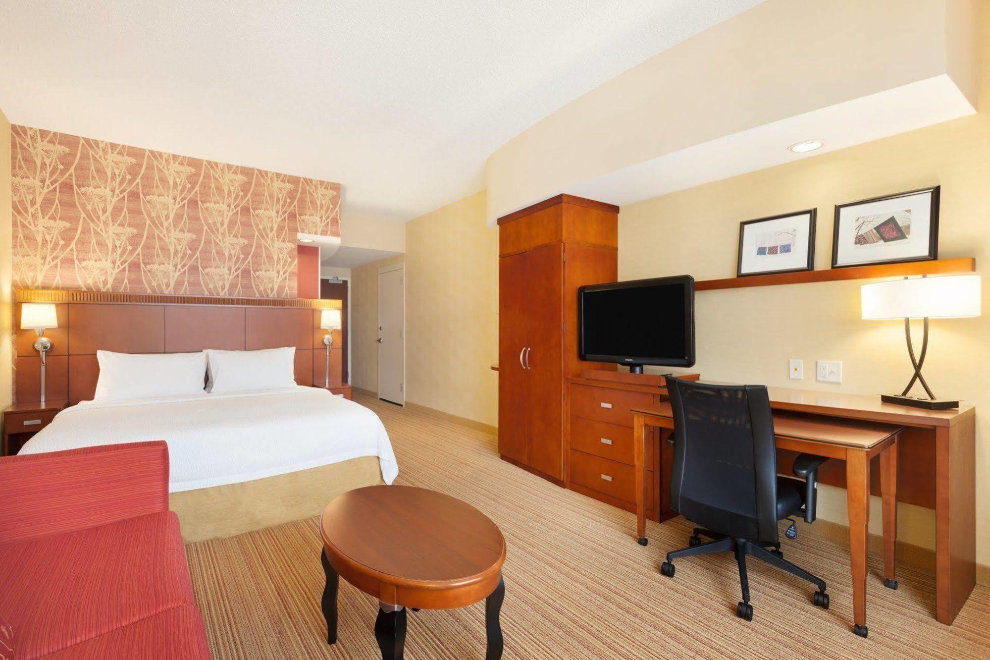 Courtyard Lancaster Ξενοδοχείο Fertility Εξωτερικό φωτογραφία